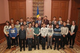 Dozens of children from both banks of the Dniester visited the President's residence in Chisinau and Condrita