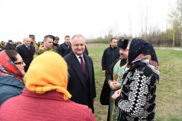 Президент страны принял участие в торжественной церемонии перезахоронения останков погибших воинов