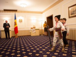 Președintele Republicii Moldova, Nicolae Timofti, a primit în Ajunul Crăciunului pe stil nou cete de colindători