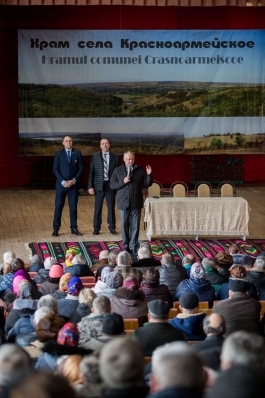 Президент побеседовал с жителями село Красноармейское Хынчештского района