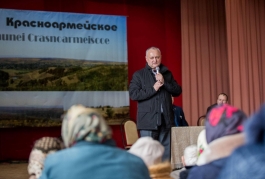 Президент побеседовал с жителями село Красноармейское Хынчештского района