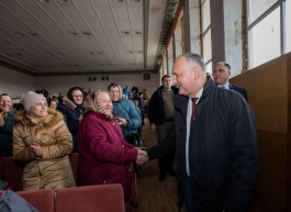 Президент побеседовал с жителями село Красноармейское Хынчештского района