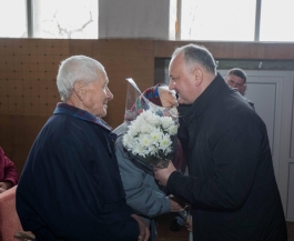 Президент побеседовал с жителями село Красноармейское Хынчештского района