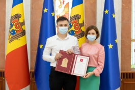 Președinta Maia Sandu le-a înmânat diplome de onoare elevilor olimpici