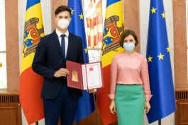 Președinta Maia Sandu le-a înmânat diplome de onoare elevilor olimpici