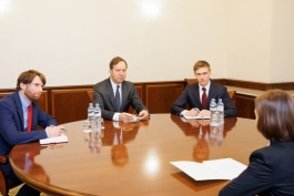 The Head of State discussed with the Ambassador of the Kingdom of the Netherlands, Roelof van Ees
