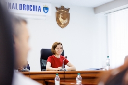 Președinta Maia Sandu a discutat cu oamenii din satul Chetrosu și cu autoritățile locale din raionul Drochia