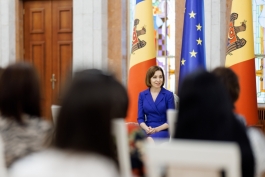 Președinta Maia Sandu s-a întâlnit cu 53 de profesori, care merg în România la cursurile de vară de Limbă, literatură și civilizație română  